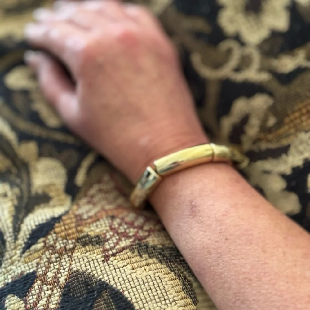 French Inspired Gold Tone Acrylic Tubes Stretchy Elastic Bracelet - Picture 3 of 3